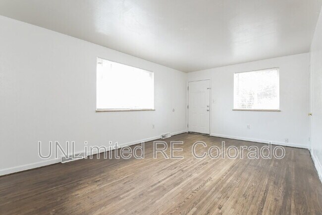 Building Photo - 1016 N Raleigh St