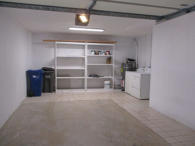 Building Photo - Woodlands in La Jolla  2 bedroom 1 bath to...