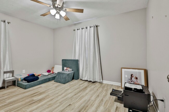 Building Photo - Renovated Peachtree City Ranch Close to Everything