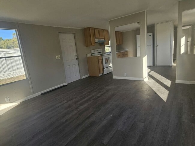 Building Photo - 6280 Hamilton Dr