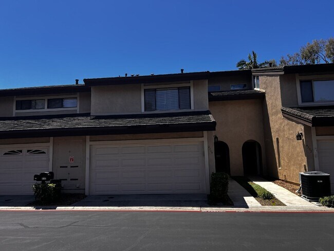 Building Photo - 4705 Birchwood Cir