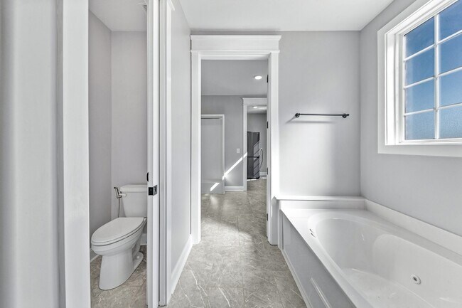 Building Photo - 601 Joyce Ave