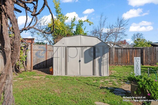 Building Photo - 8370 Parish Way