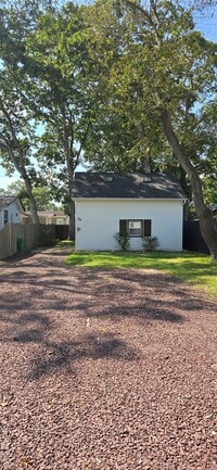 Building Photo - 84 Pleasure Ave