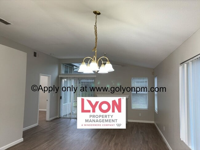 Building Photo - Stunning Home in convenient Elk Grove loca...