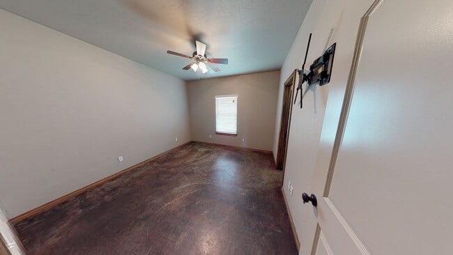 Building Photo - 11201 NE Marigold Ln