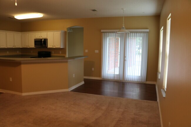Building Photo - 7270 Mossy Oaks Dr