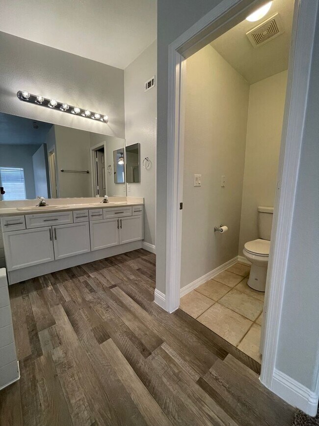 Building Photo - Charming Single-Story Home with 3-Car Gara...