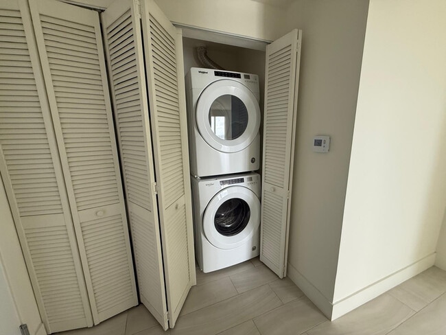 Building Photo - 2000 Metropica Wy