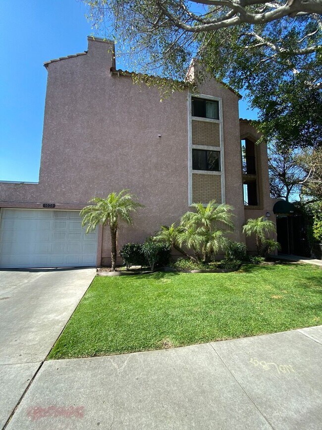 Building Photo - 1836 Junipero Ave