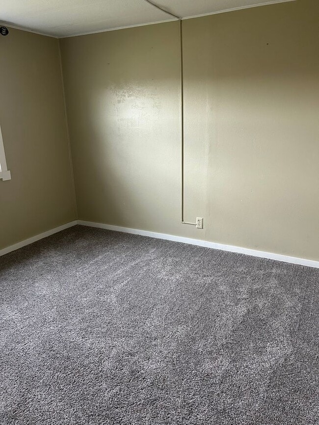 Building Photo - Updated 3 bedroom manufactured home