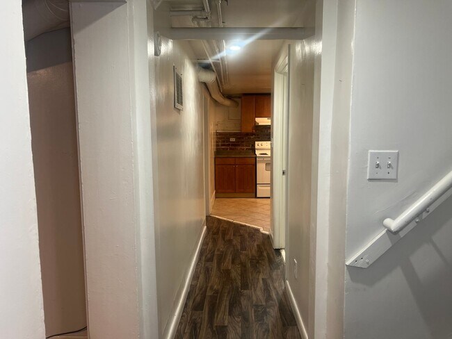 Building Photo - Vine1757