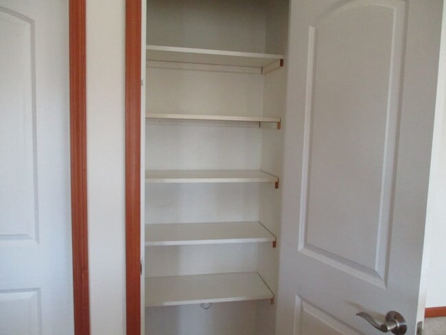 Building Photo - Spacious east side home
