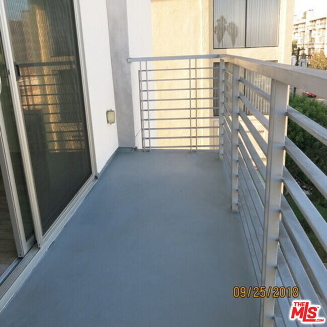 Building Photo - 1611 S Beverly Glen Blvd