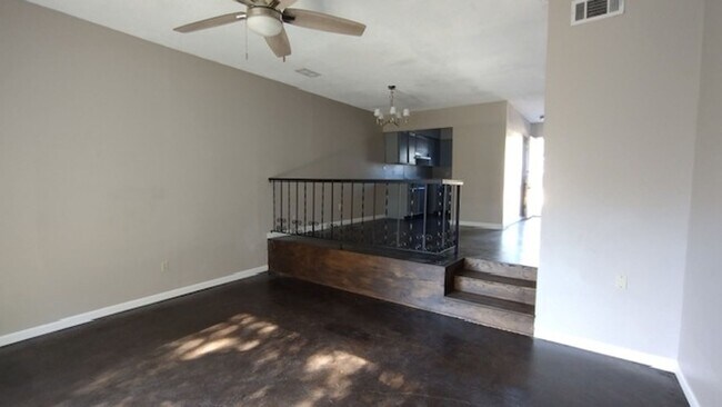 Building Photo - 4015 Apache Cir