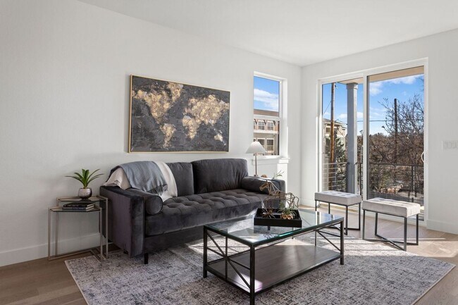 Building Photo - Modern New Construction Duplex in Desirabl...
