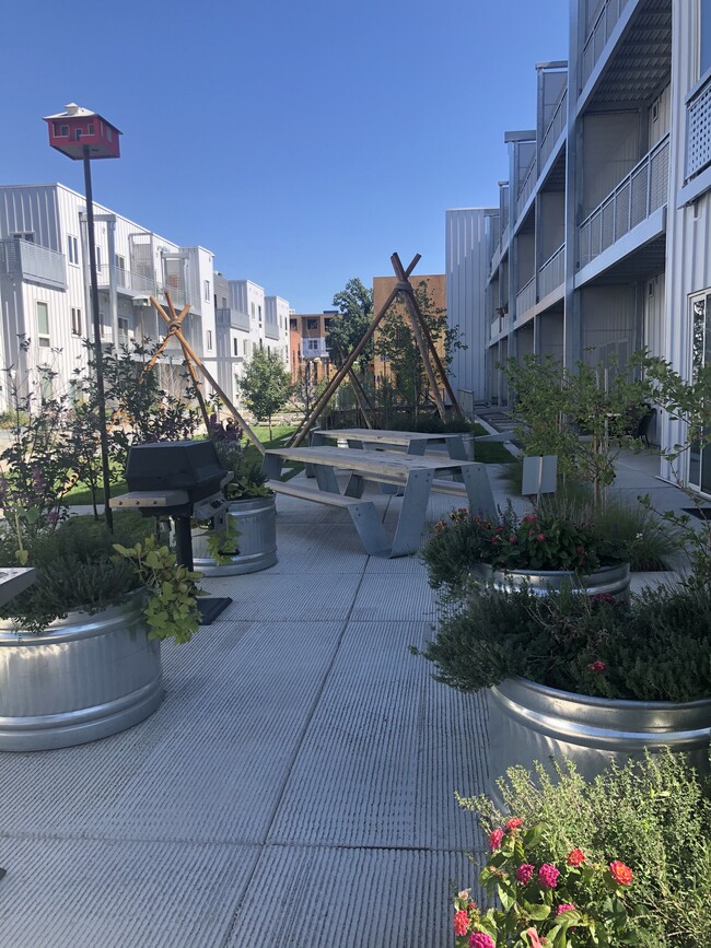 Patio grilling area in the courtyard for summer dinners. - 2530 Lawrence St