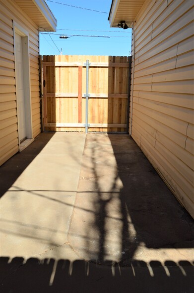 Building Photo - 1800 Plateau Ln
