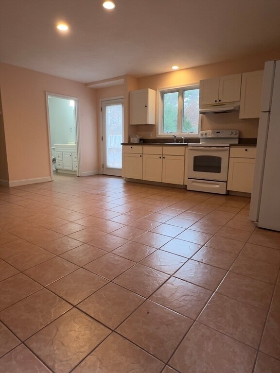 Primary Photo - 9 Russell Holmes Way