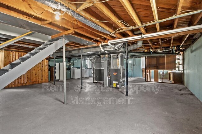 Building Photo - 1462 Meadowthorpe Ave