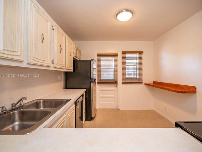 Building Photo - 8161 SW 24th Ct