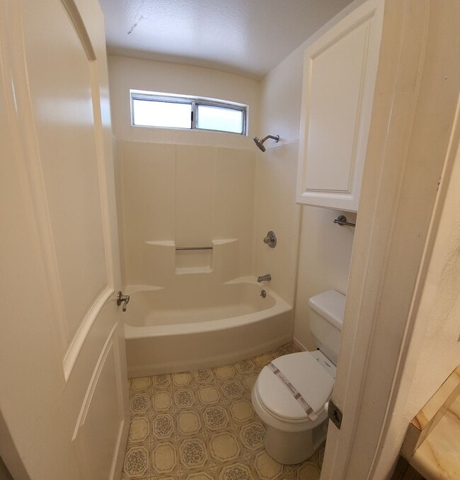 Building Photo - A Surfer's dream!! Short distance to the beach!!