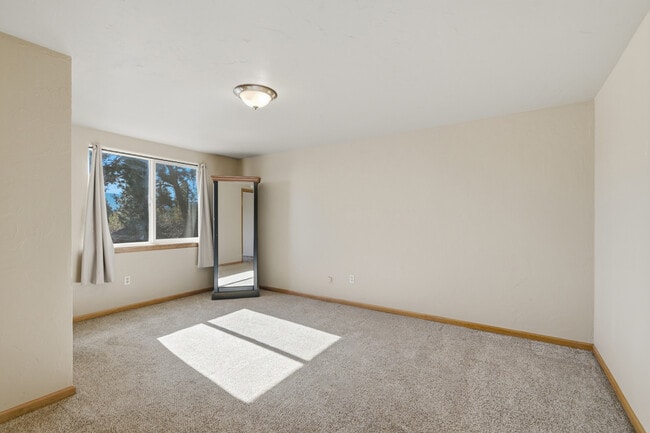 Building Photo - 77 Catamount Ln