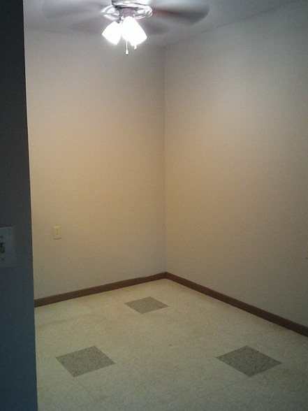 Building Photo - 400 Tella Jane Ln