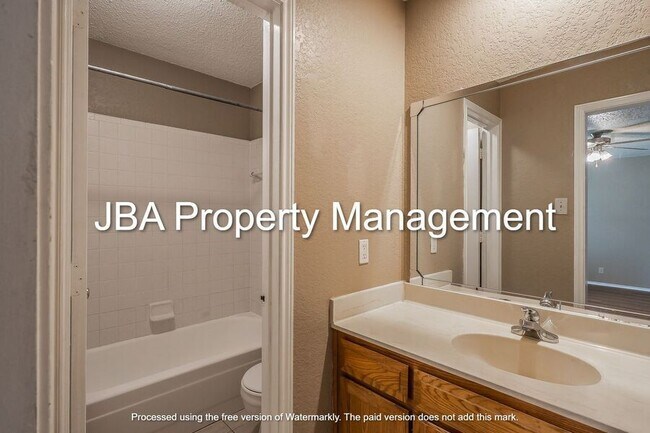 Building Photo - 807 White Rock St