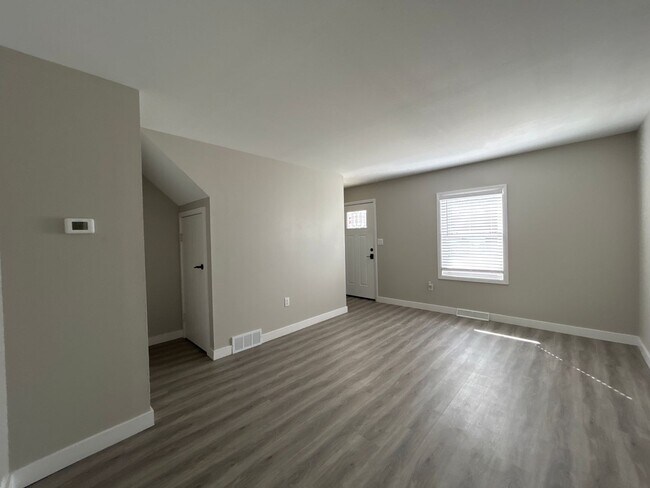 Building Photo - 2-Bedroom, 1-Bathroom Condo in South Bend – $1,464/Month (Lawn Care & Snow Removal Included!)