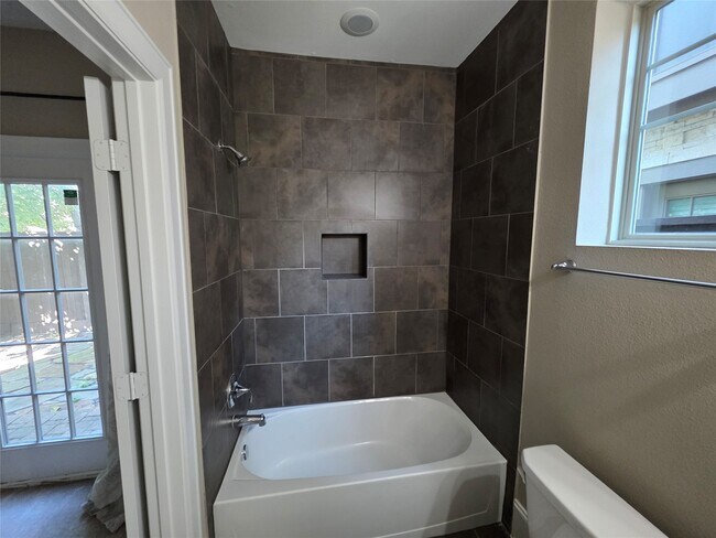 Building Photo - 4315 Schuler St