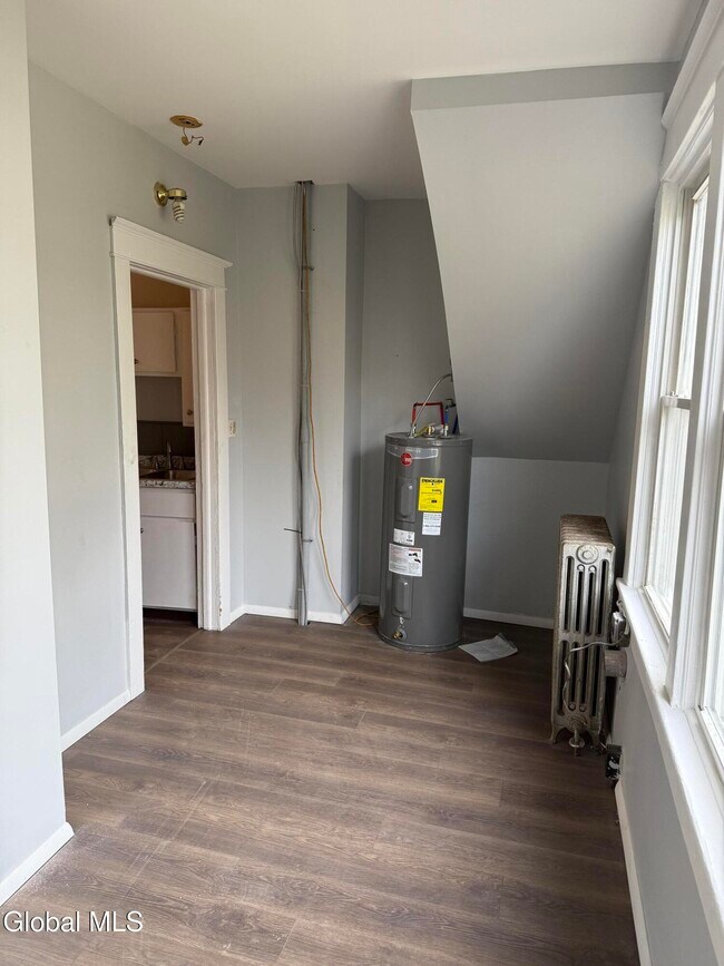 Building Photo - 8 Farrell St