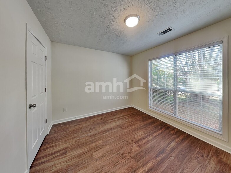 Building Photo - 162 Brook Lea Cove