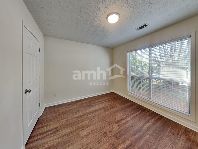 Building Photo - 162 Brook Lea Cove