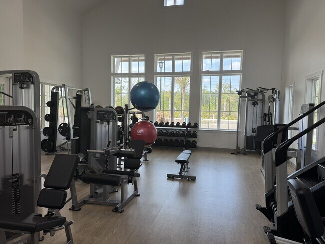 Building Photo - "Spacious 4-Bed Oasis with Granite Finishes & Guest Suite in Jacksonville!"