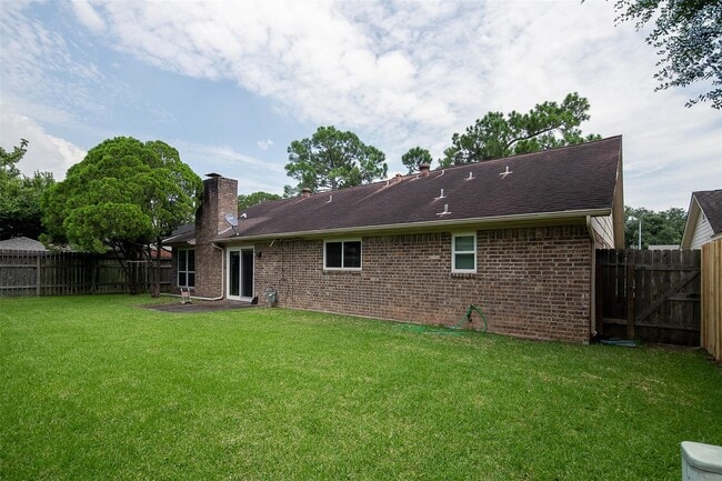 Building Photo - 2838 Colony Dr