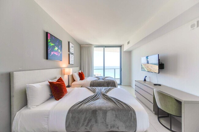 Building Photo - 4111 S Ocean Dr