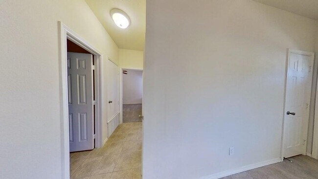 Building Photo - 627 Luther Dr