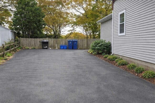 Building Photo - 58 Bennett St