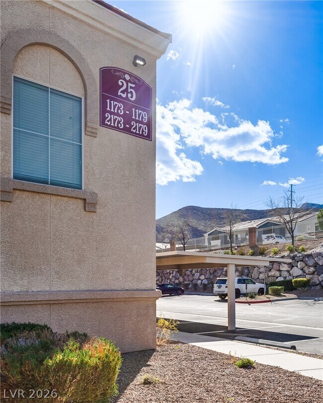 Building Photo - 10550 W Alexander Rd