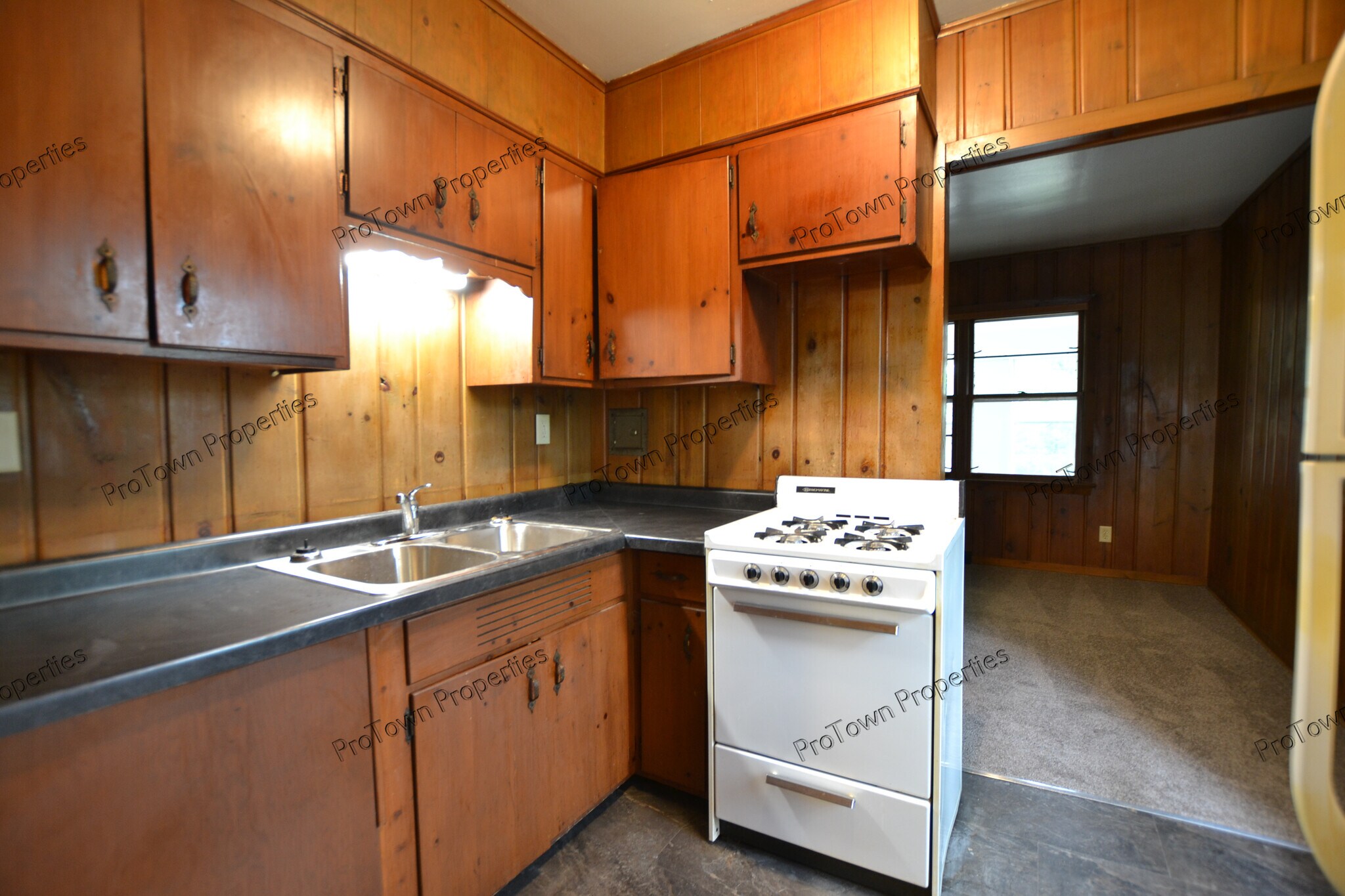 Building Photo - 10 Riverview St