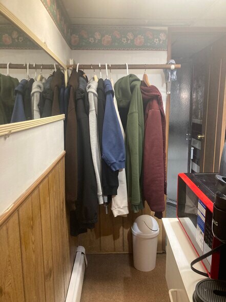 Clothing, pole, mirror - 764 Lenore Ln