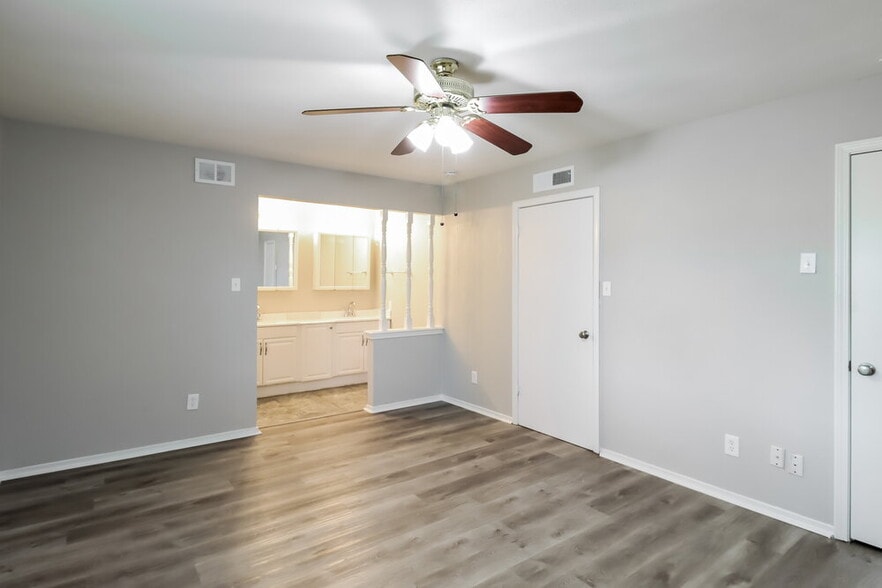 Building Photo - 1702 Clark Trail