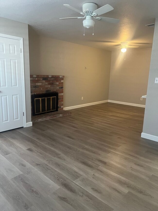 Building Photo - 3bd Duplex