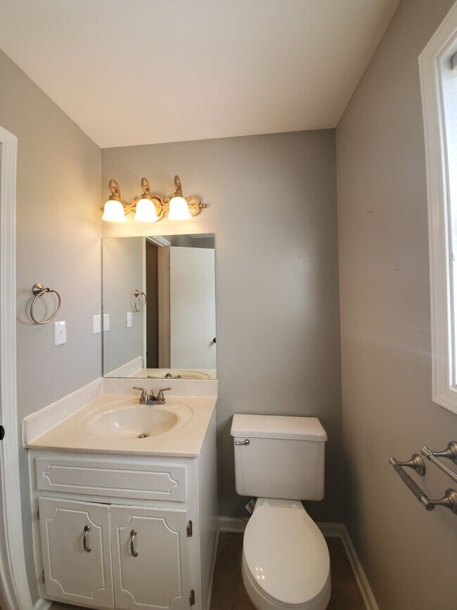 Building Photo - 3406 Oak Lawn Dr