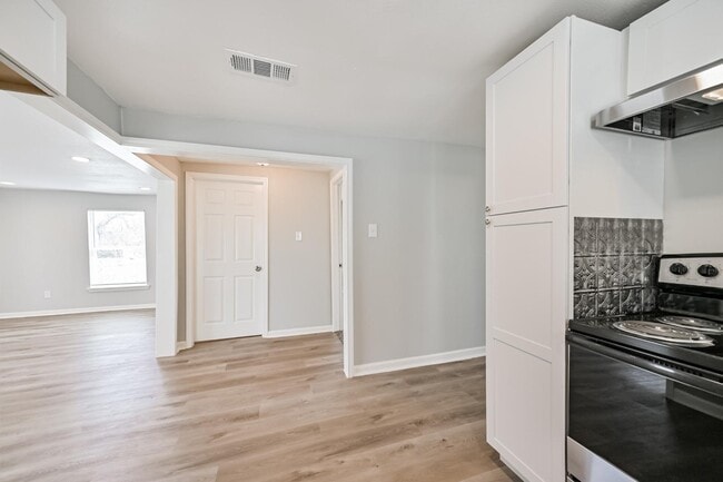 Building Photo - 1428 E 36th St