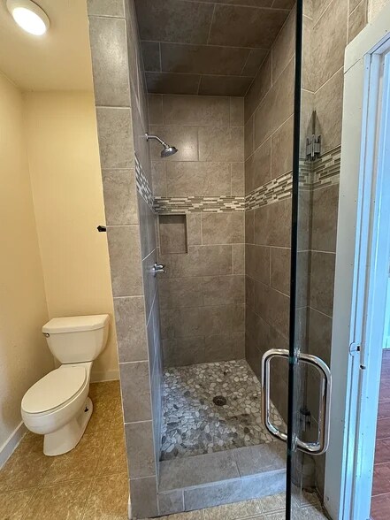Second bathroom - 521 E Charnwood St