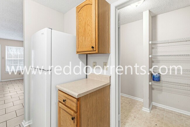 Building Photo - Modern Living in Greenfield