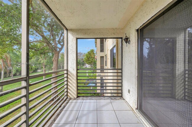 Building Photo - 126 S Cypress Rd