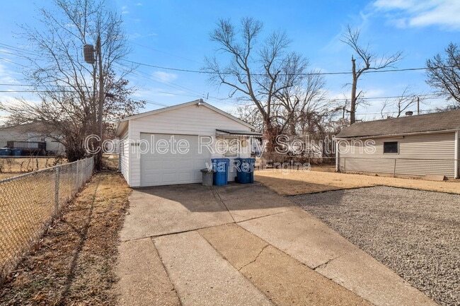 Building Photo - 8118 Blanchard Dr